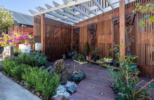 Kangaroo Valley Apartment | Myrtle Tree Lodge - Leaves
