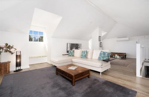 Kangaroo Valley Apartment | Myrtle Tree Lodge - Leaves