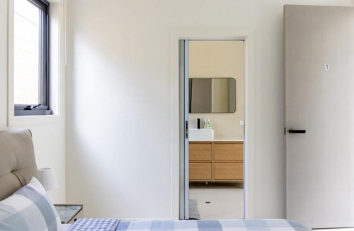Mandurah House | N1 Peaceful Haven Private Room with Ensuite