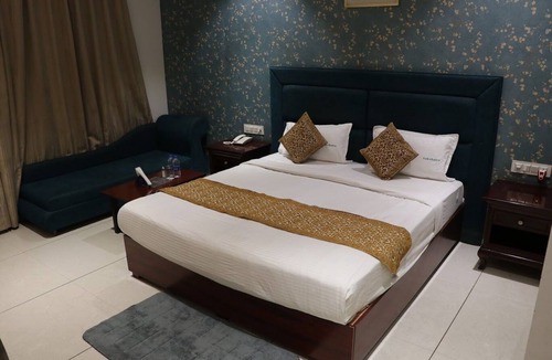 Khargone Hotel | Nakshatra Hotel & Resort in Khargone