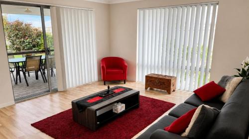 Kealy House | Napolean Holiday Retreat