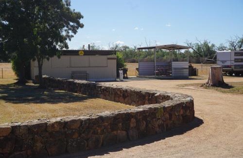Narromine Hotel | Narromine Rockwall Cabins and Caravan Park