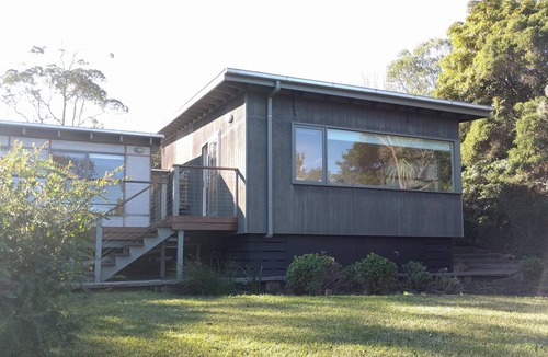 Shoreham House | Native Garden Serenity Near Beach and Winderies