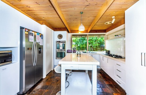 Sunbury House | Nature Escape with 4K Cinema room Close to Melbourne Airport