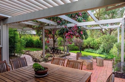 Sunbury House | Nature Escape with 4K Cinema room Close to Melbourne Airport