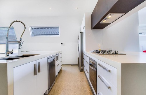 Safety Beach House | Nautilus 2 Luxury Retreat - Modern beachfront townhouse, WiFi, water views