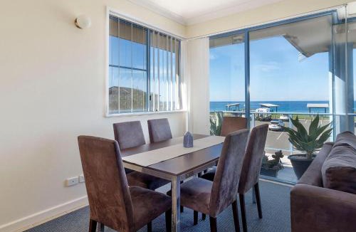 Hawks Nest House | Nautilus 6 Beach Front Bliss