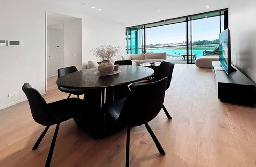 Shell Cove Apartment | Nautilus View - Luxury Marina Getaway