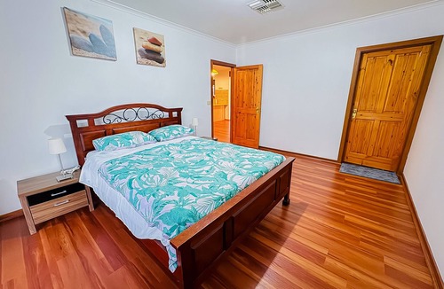 Beveridge House | nEntire Home in Beveridgen10 guests, 4 bedrooms-7beds and 2bathsn