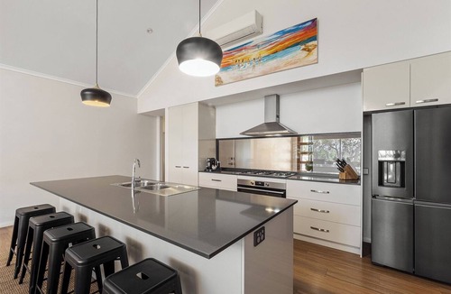 Wilyabrup House | Nestled amongst the leafy trees, Gum Nuts a very Australian styled simple but sophisticated property