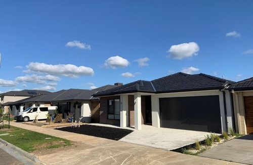 Clyde House | New 4.5 BR Modern Home in Clyde, Victoria