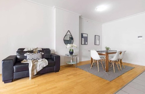 Sydney Central Business District Apartment | NEW! A Bright & Modern Suite Next to Darling Harbour
