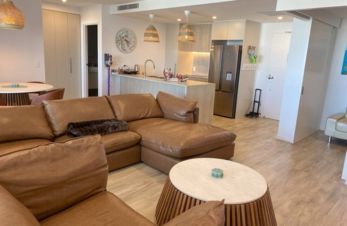 Buddina Apartment | NEW BEACH Luxury 3B 2B unit - Ocean Views! 250m to Buddina Beach!