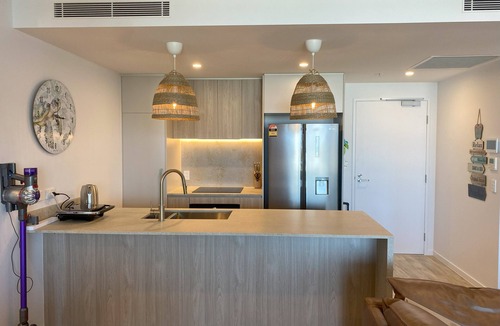 Buddina Apartment | NEW BEACH Luxury 3B 2B unit - Ocean Views! 250m to Buddina Beach!