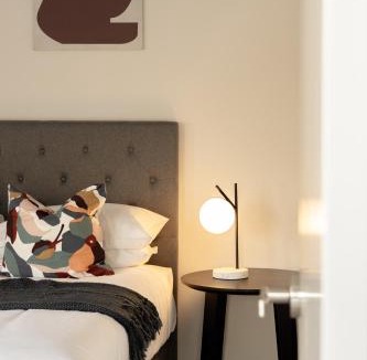 Bentley House | NEW BUILD! Spacious Modern 5-Bed Bentley Townhouse