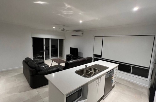 Flagstone House | New house(Master with ensuite and A/C)2 Bath