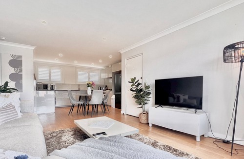 Greenslopes Apartment | NEW! Long stay welcome. 2 Bedroom Boutique Home