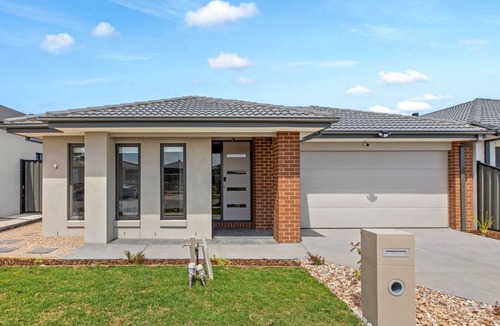 Mickleham House | New Luxury Home Perfect for Families & WorkStays