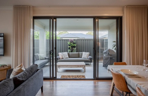 Hectorville House | New Modern Home, 2 Bedroom, Sleeps 4 people