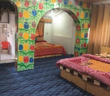 Dal Lake Hotel | New shalimar dal view
