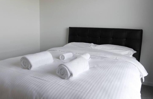 Northcote Apartment | New Spacious 2 Bedroom With Gorgeous City Views