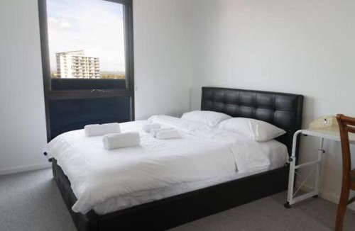 Northcote Apartment | New Spacious 2 Bedroom With Gorgeous City Views