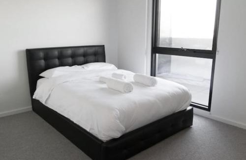 Northcote Apartment | New Spacious 2 Bedroom With Gorgeous City Views