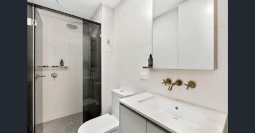 Northcote Apartment | New Spacious 2 Bedroom With Gorgeous City Views