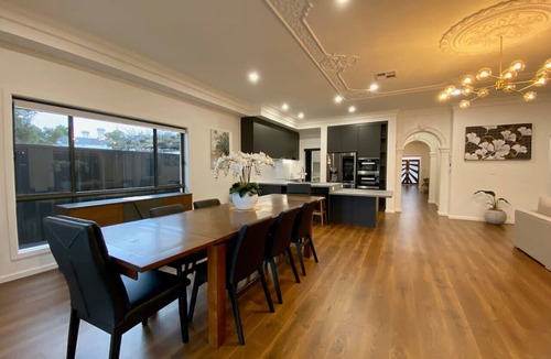 Unley House | New & Spacious Luxury Mansion with 5 Bedrooms & 4