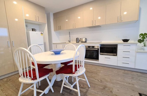 Kingston Apartment | New to VRBO: Kingston Foreshore Contemporary Apartment