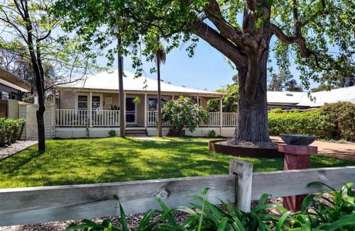 Dunsborough House | Newberry Cottage - Beach, Games & Alfresco Bliss