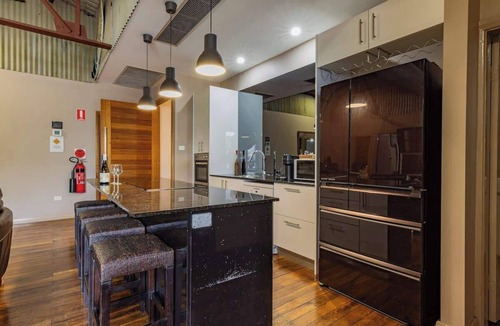 Newcastle West House | Newcastle CBD Penthouse | Spa & Entertainment