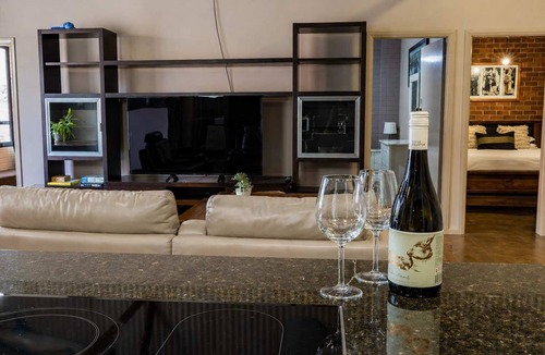 Newcastle West Apartment | Newcastle Modern CBD Apartment | Central and Stylish