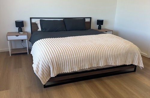Wright House | Newly Renovated Coastal Retreat