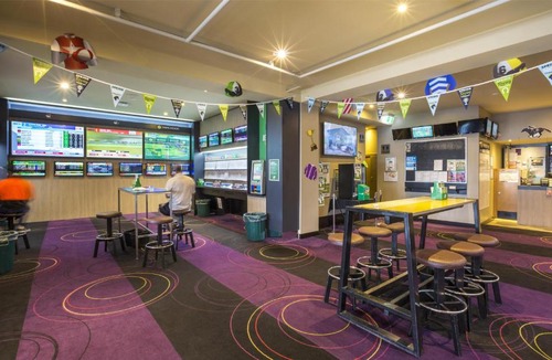 Sunshine West Hotel | Nightcap at Glengala Hotel