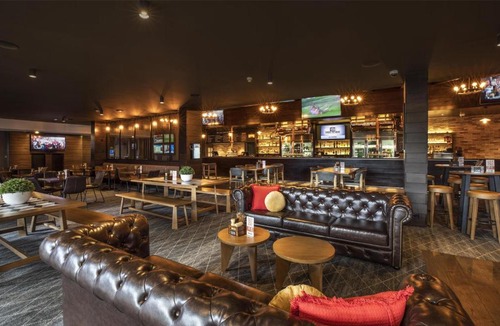 Ringwood Hotel | Nightcap at Manhattan Hotel
