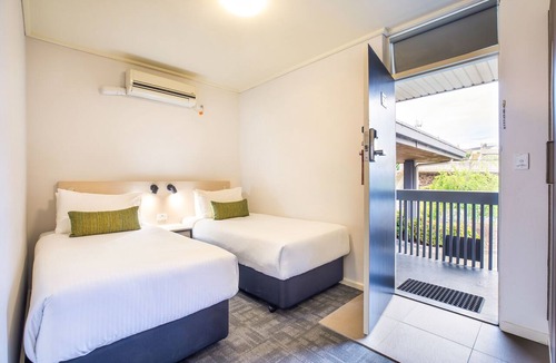 Doncaster Hotel | Nightcap at Shoppingtown Hotel