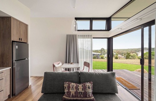 Margaret River Apartment | Nilaya Studio - Modern studio with peaceful forest views