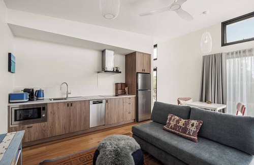 Margaret River Apartment | Nilaya Studio - Modern studio with peaceful forest views