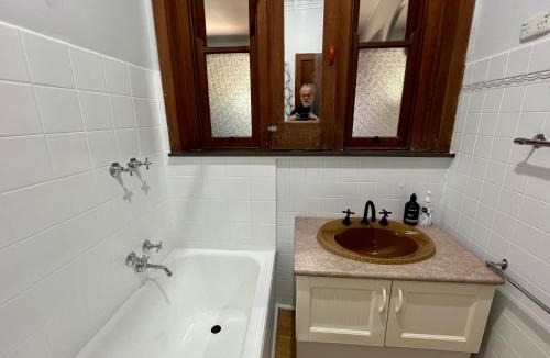 Wodonga House | Nilmar Ave - Central Cozy 1950s Wodonga 3br Cottage