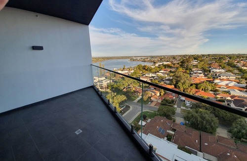 Mount Pleasant Apartment | nLuxurious Short-Stay Apartment with Stunning Swan River Viewsnn