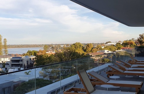 Mount Pleasant Apartment | nLuxurious Short-Stay Apartment with Stunning Swan River Viewsnn