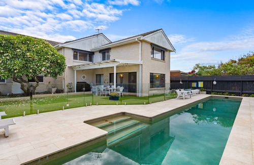 Forster House | Noah's 46 Cliff Road