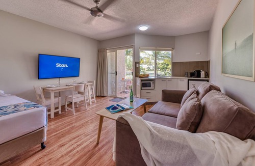 Noosaville Hotel | Noosa Sun