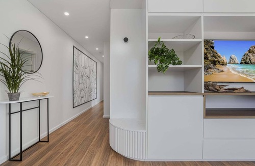 Freshwater Apartment | North-East Facing Modern 2-bed Apartment