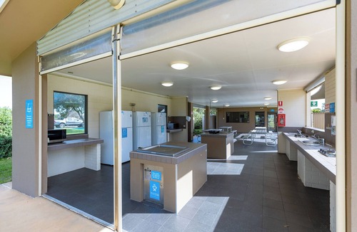 Lakes Entrance RV Rental | NRMA Eastern Beach Holiday Park