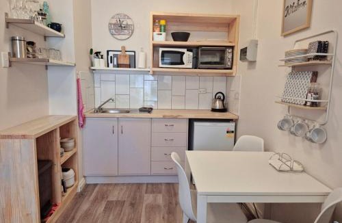 Victor Harbor Apartment | Number 4 Smugglers Inn