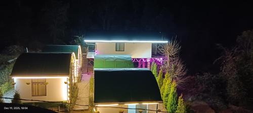 Shimla Bed & Breakfast | Oak Retreat Huts