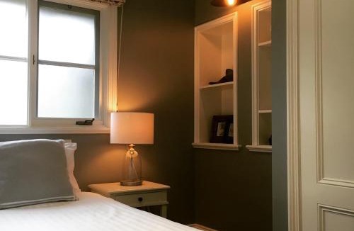 Rhyll Bed & Breakfast | Oak Tree Lodge