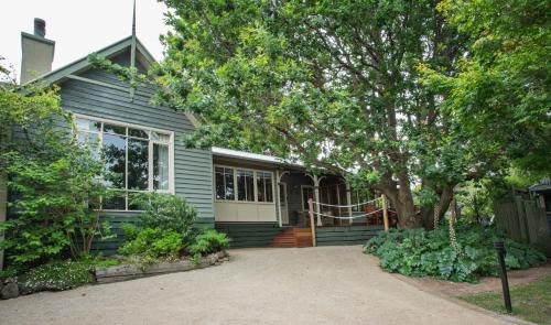 Rhyll Bed & Breakfast | Oak Tree Lodge